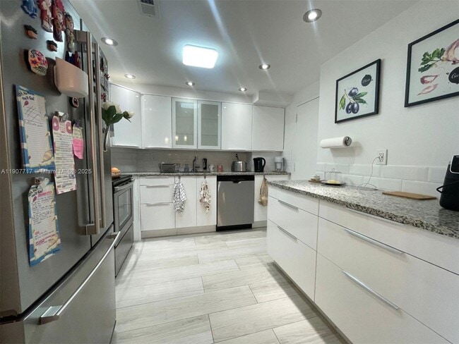 Photo - 500 Bayview Dr Unit 1123