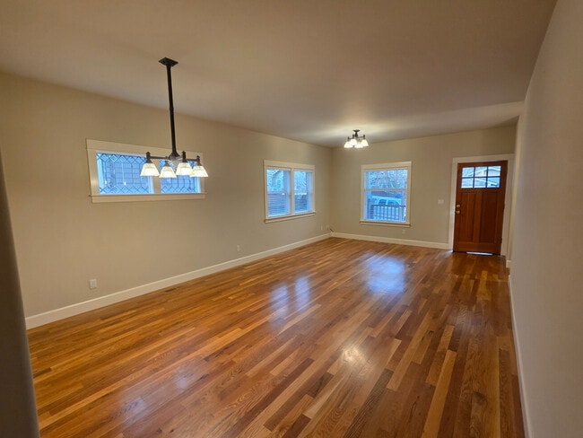 Photo - 2423 NW Awbrey Rd