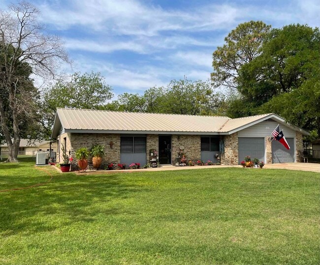 Building Photo - 215 Flamingo Cir