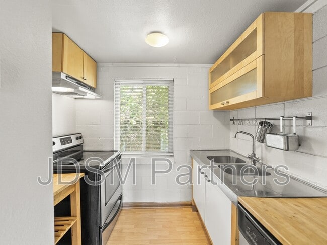 Building Photo - 2860 W 32nd Ave Unit 203