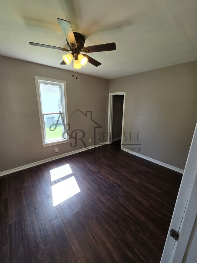 Photo - 717 W Kansas St