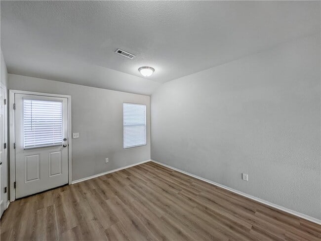 Photo - 848 NW Evans Cir