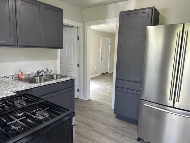 Photo - 622 Scarbrough St