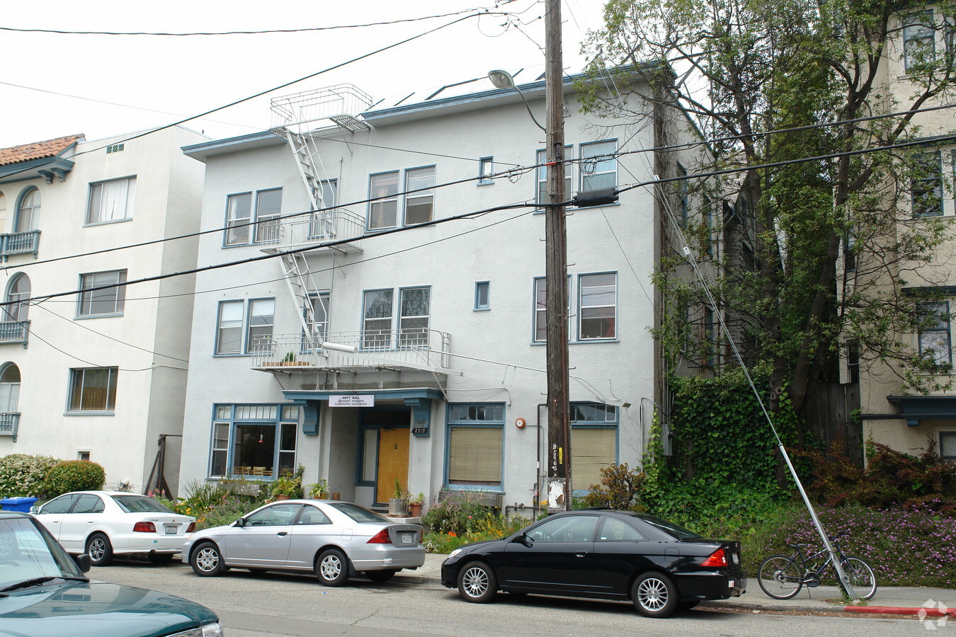 Hoyt Hall - Hoyt Hall Apartments