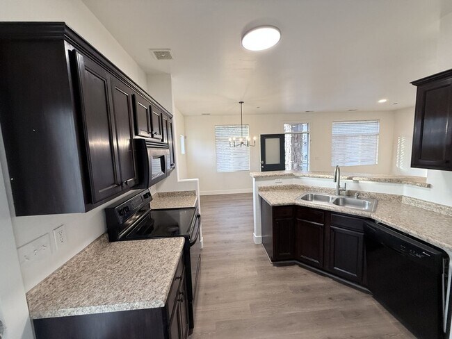 Photo - 4799 Topcrest Dr