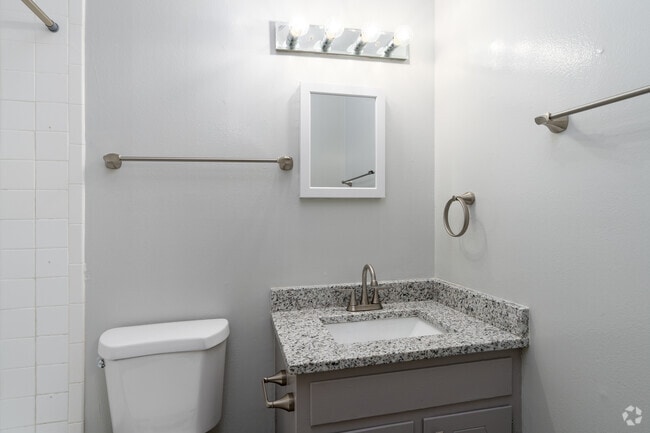 2BR,1BA - 1029SF - Bathroom