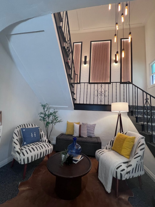 Entry - 2701 Durant