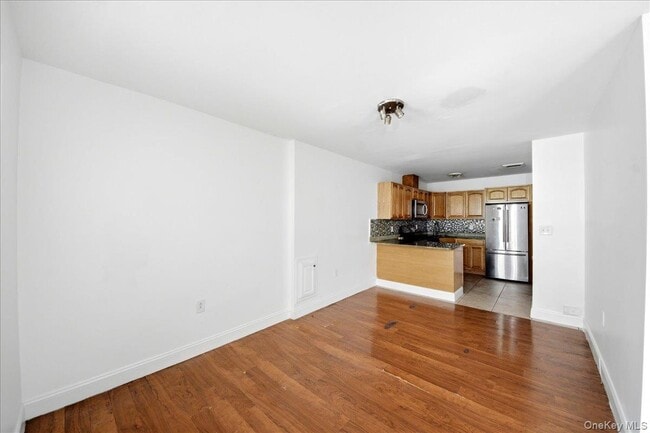 Photo - 2975 Edson Ave