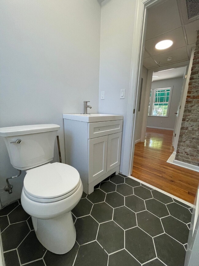 Photo - Recently remodeled 2/1 in Midtown! Unit D