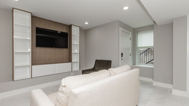 Photo - 2252 N Clark St Unit G