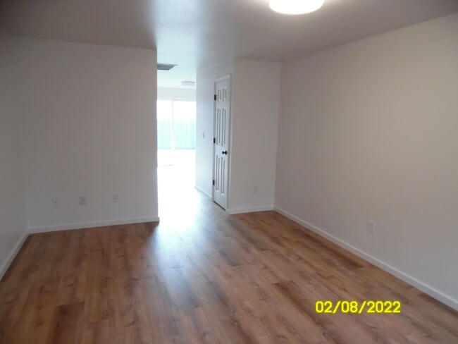 Photo - 990 SW Oriole St Unit 990