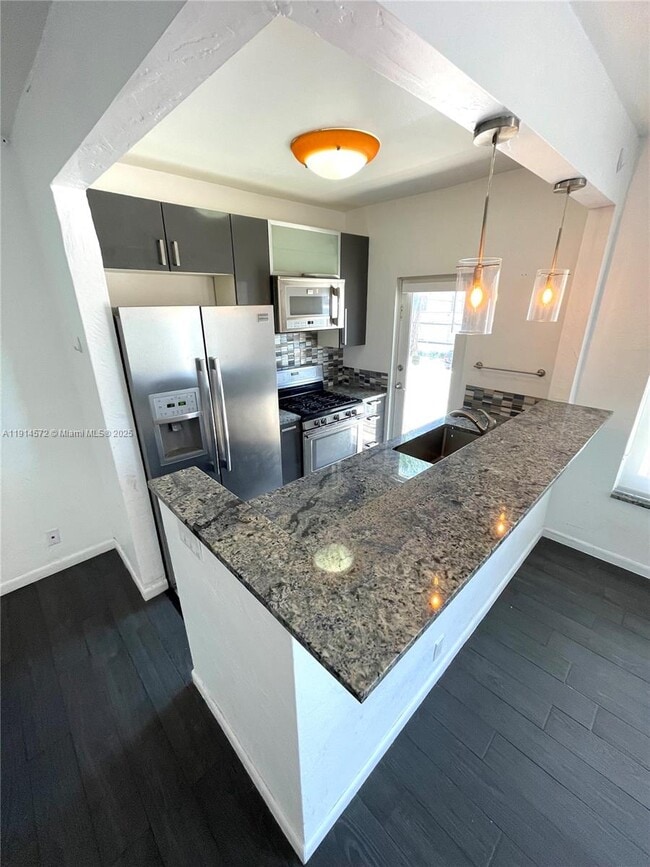 Building Photo - 620 76th St Unit 8