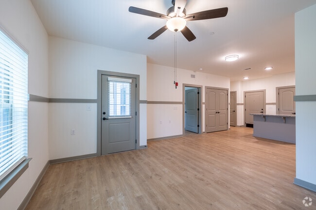 1BR, 1BA - 728SF - Living Room
