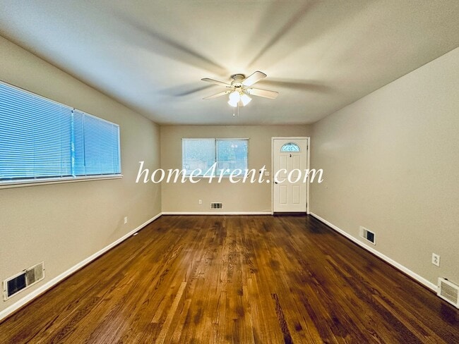 Photo - 7831 Main St