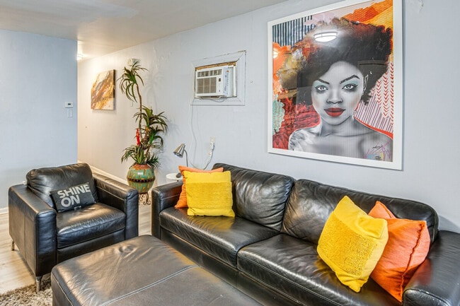 Building Photo - 8136 S Kedzie Ave Unit ID1306891P