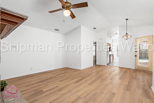 Photo - 1303 Chapel Creek Rd