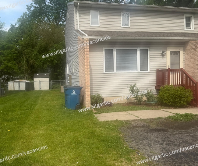 Photo - 249-249 S 21st St