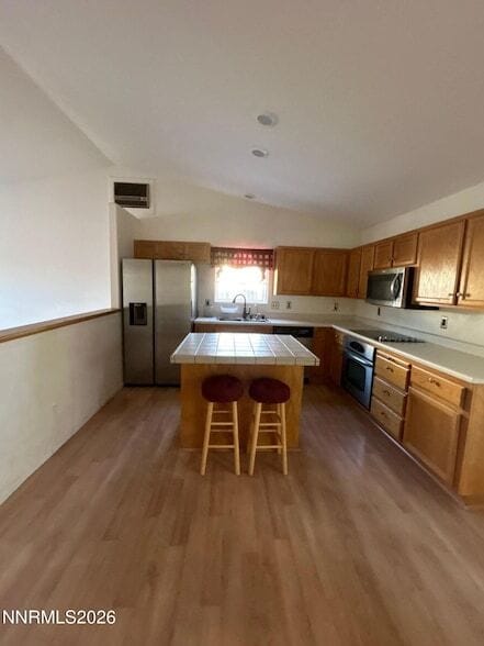 Photo - 559 Nader Wy