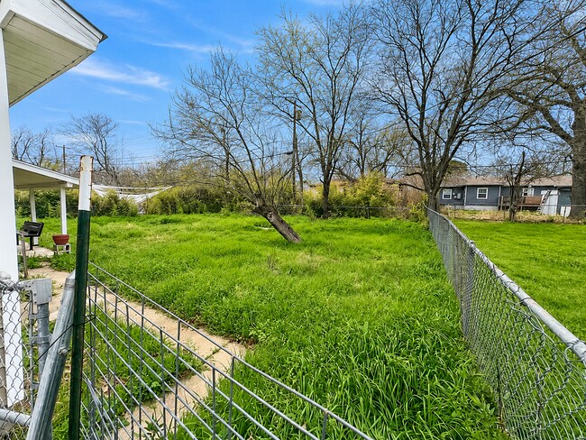 Photo - 1505 N W S Young Dr