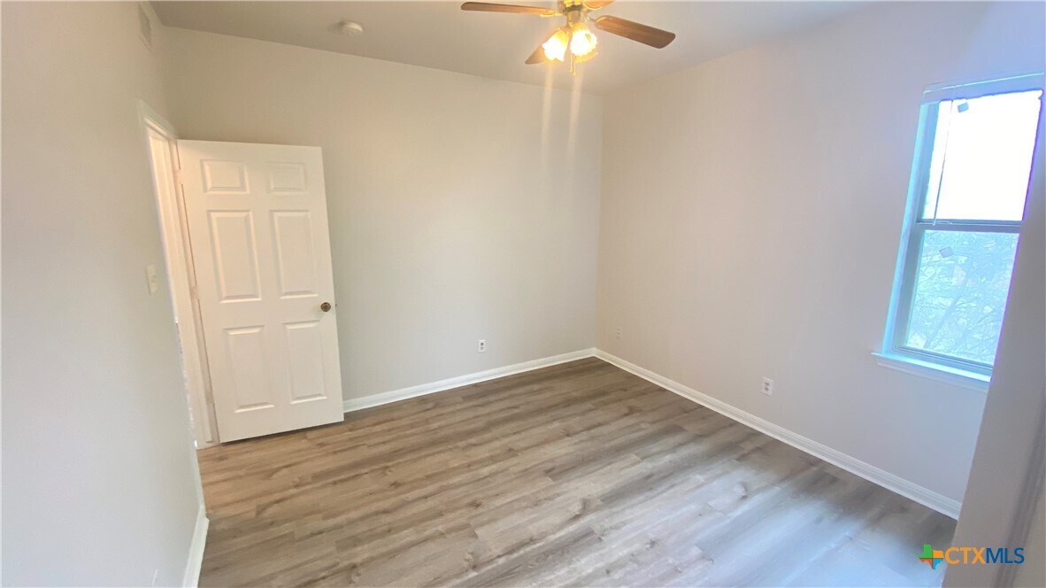 Photo - 521 Dukeway Dr