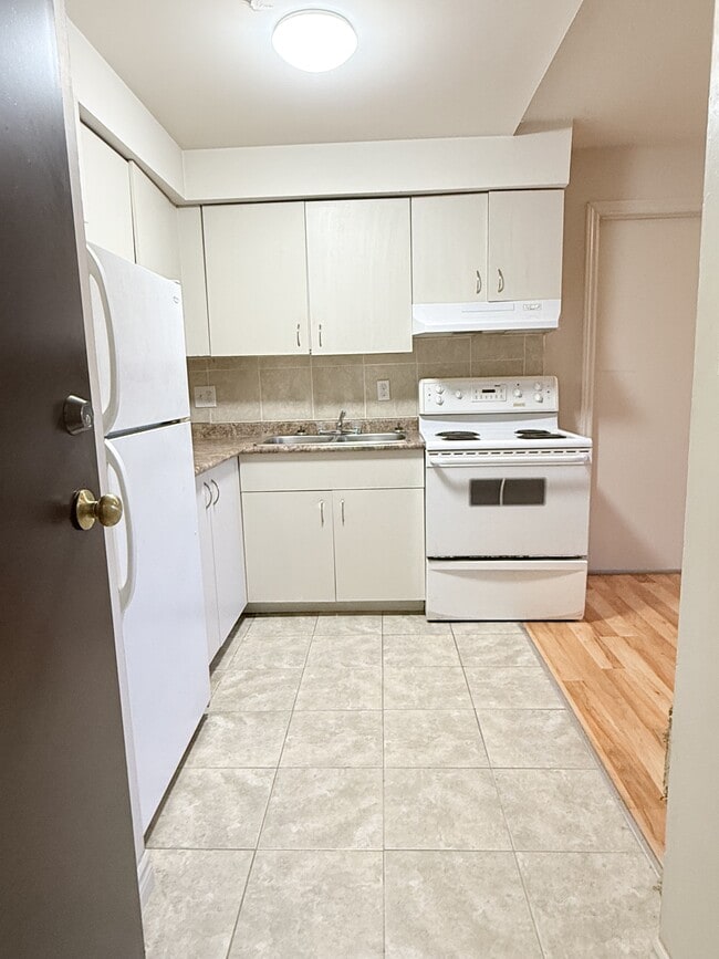 Photo - 575 Assumption St Unit 1