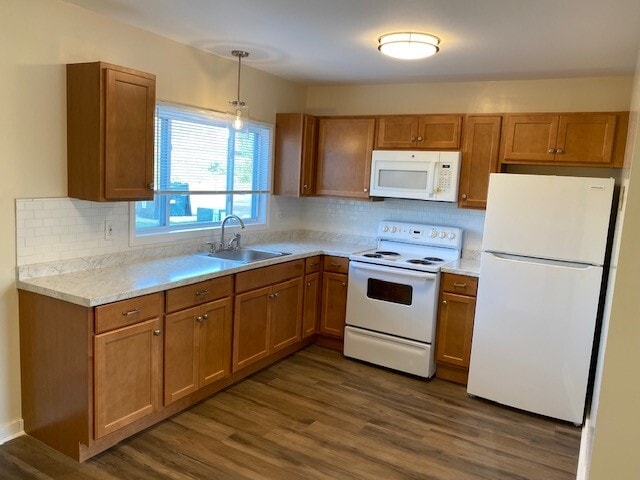 Cocina completa con comedor - 18 Green Acres Dr Unidad A2