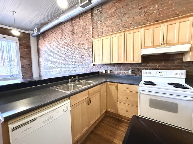 Photo - 126 W Main St