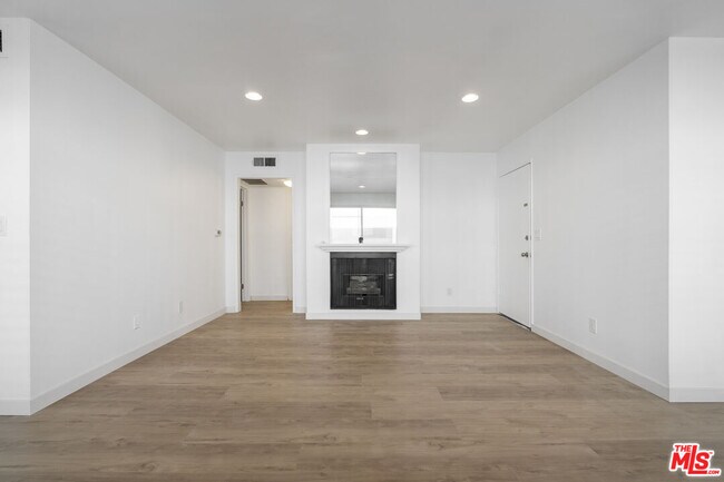 Photo - 13046 Moorpark St Unidad 204