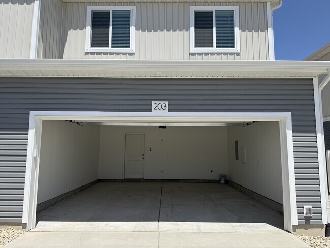 Photo - 203 E Arcade Dr