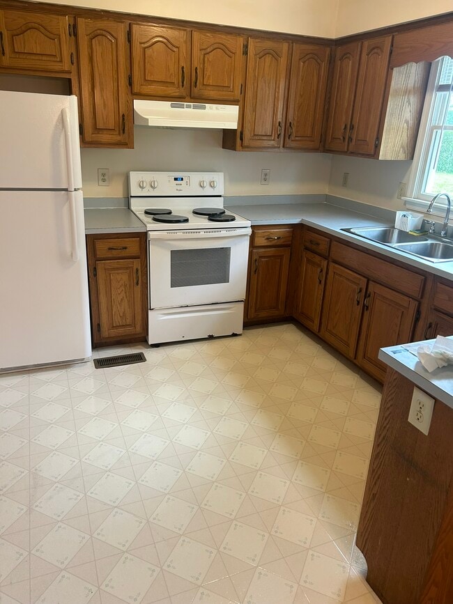 Photo - 8528 Newark Rd