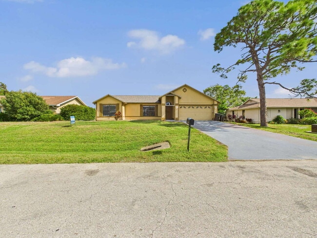 Building Photo - Spacious 3BR/2BA Home with Screened Lanai & 2-Car Garage