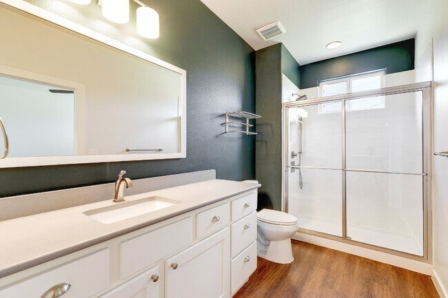 Photo - 400A Rose Dr