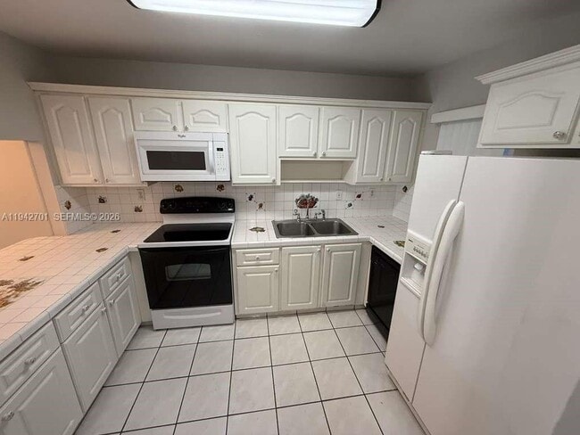 Photo - 305 W 68th St Unit 519