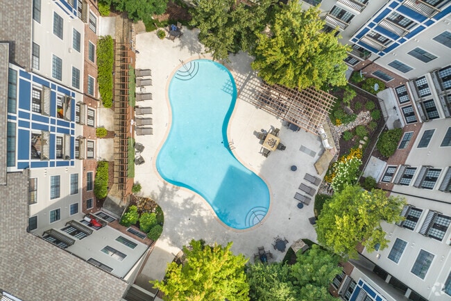 Piscina - CB Lofts Apartments