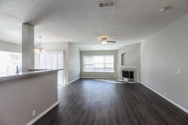Photo - 822 Cascade Dr