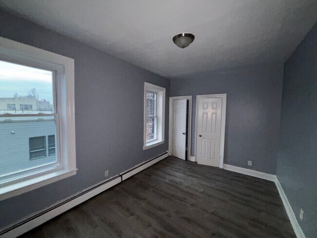 Photo - 149 Zabriskie St