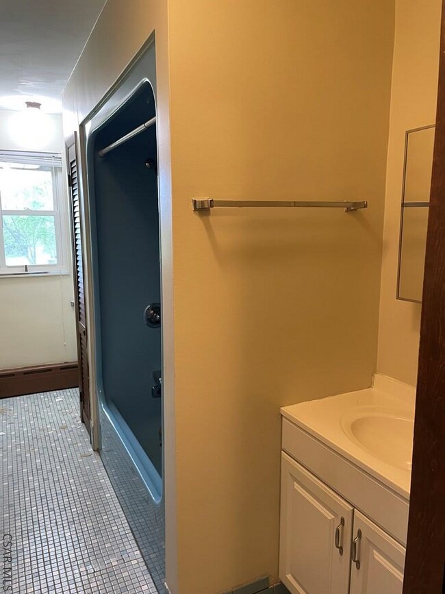 Photo - 2855 Bedford St