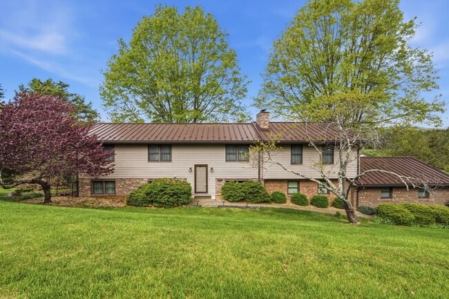 Building Photo - 1721 Plank Dr