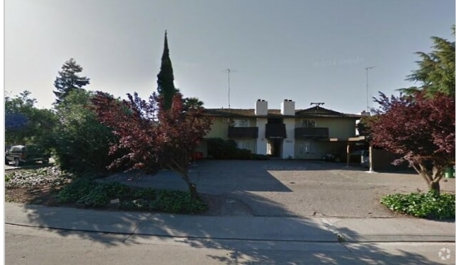Building Photo - Oakmont Apartments