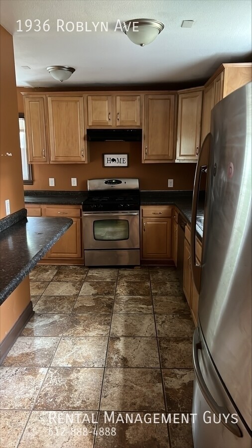 Photo - 1936 Roblyn Ave