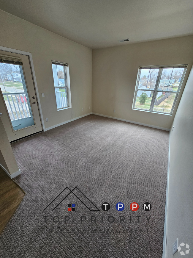 Building Photo - 2 Bedroom | 1 Bathroom Apartment in Cedar ... Unit 201