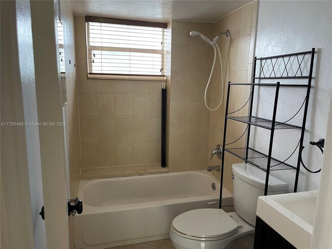 Photo - 9400 Live Oak Pl Unit 108