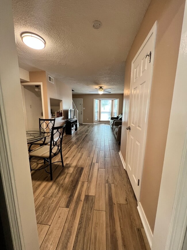 Photo - 829 E Boyd Dr Unidad Apt C