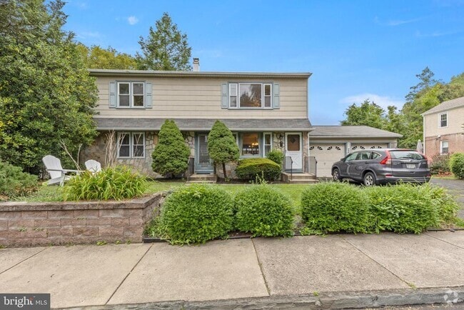 Building Photo - 209 Hillside Ave Rental
