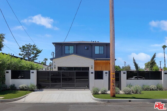 5917 Rhodes Ave