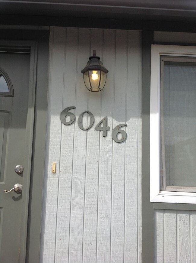 Building Photo - 6046 S 4000 W Unit Upper