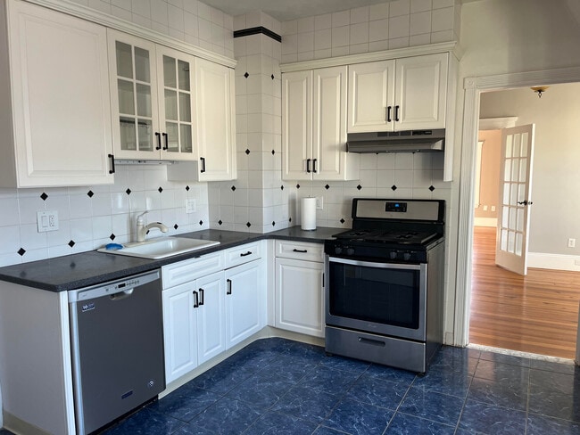 Building Photo - 15 Clarence St Unit 3