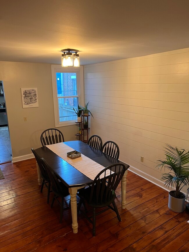 Dining room - 421 Boas St