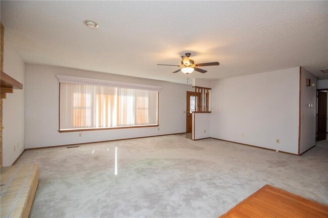 Photo - 12 Deddington Dr