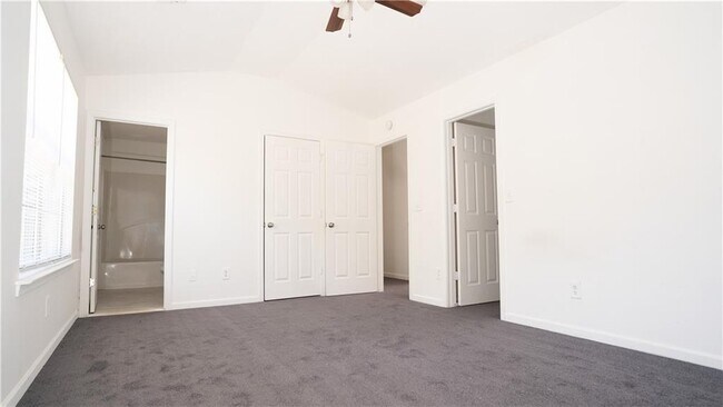 Photo - 605 Chase Ln